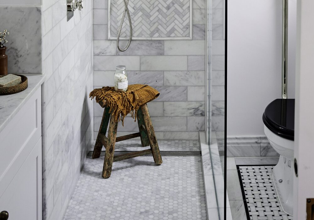 Mosaic Tile Floors for Decorative Bathroom Surfaces